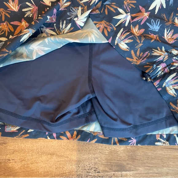 Travis Mathew Women's Mini Skirt with Leaf Print - Picture 6 of 6